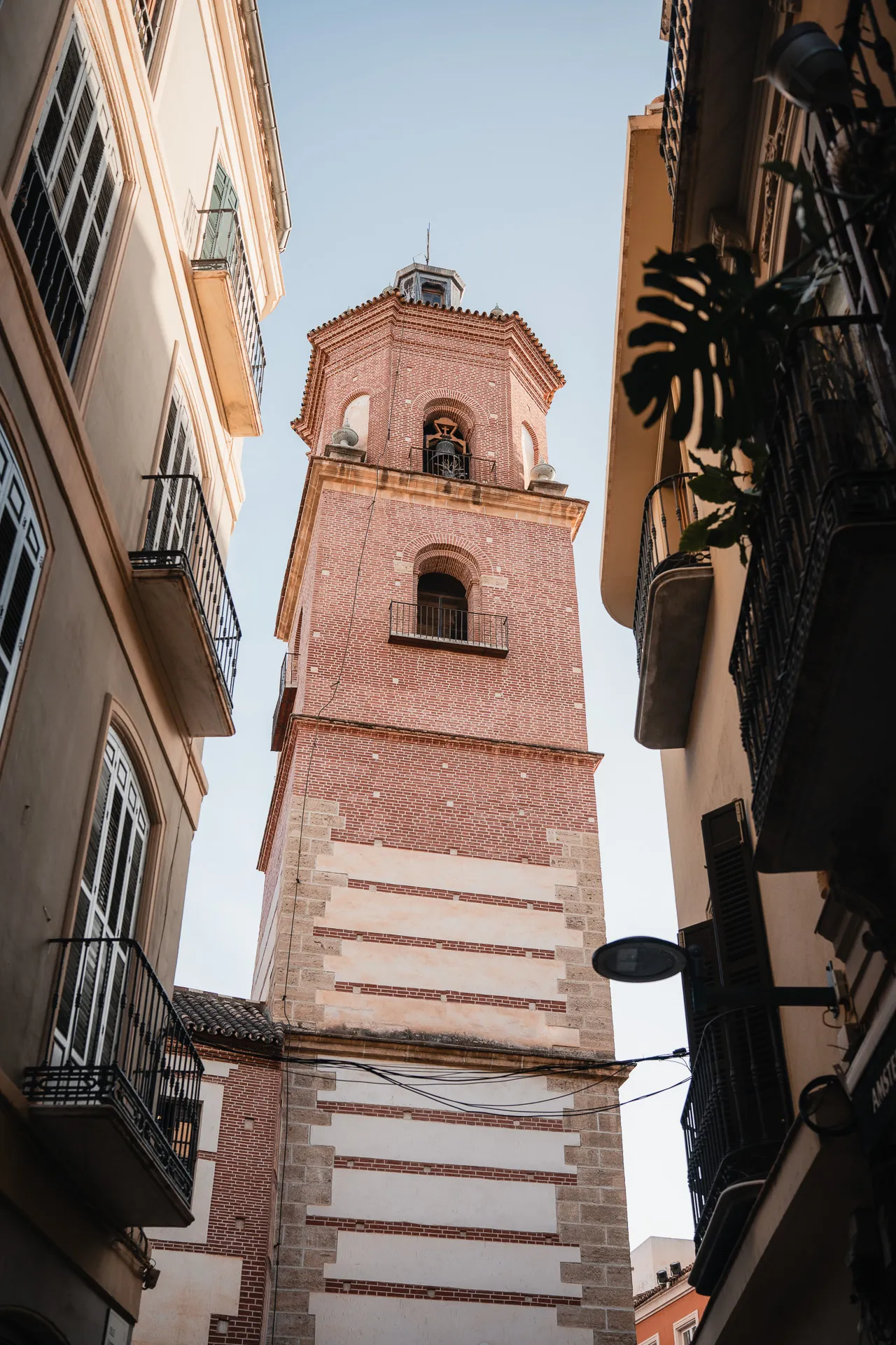 Stap binnen bij Iglesia de los Santos Mártires Ciriaco y Paula