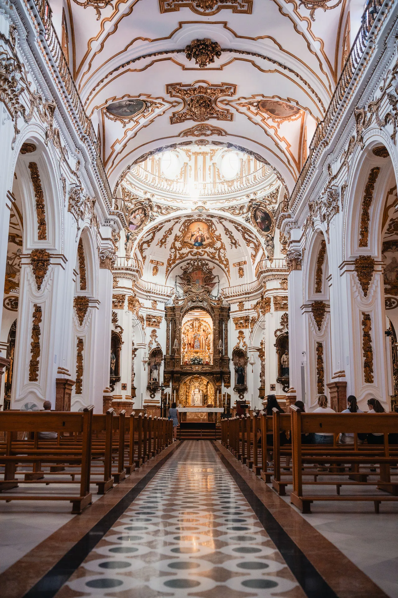 Stap binnen bij Iglesia de los Santos Mártires Ciriaco y Paula
