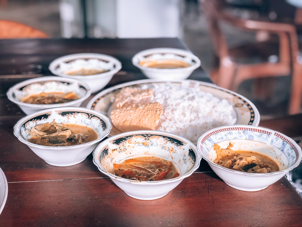 Best Things To Do In Sri Lanka - eat 10 curries for 12 dollar