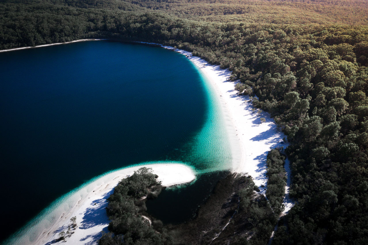Lake Mckenzie - 4wd on Fraser Island